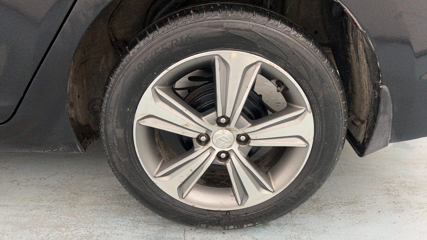 Used 2018 Hyundai Verna SX 1.6 VTVT Petrol Manual tyres LEFT REAR TYRE RIM VIEW