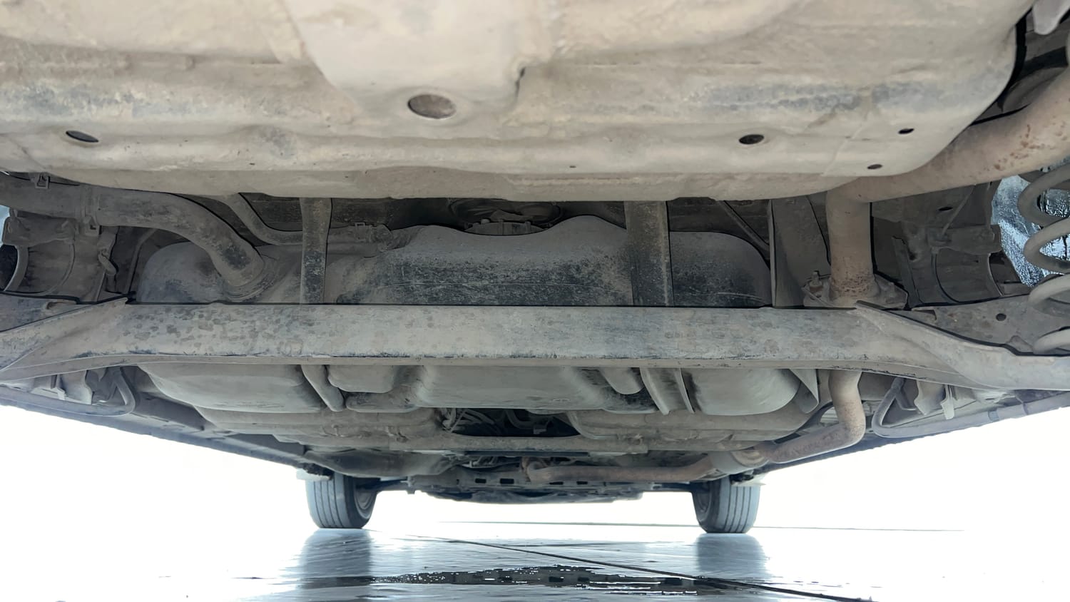 Used 2016 Honda City VX (O) MT BL Petrol Manual extra REAR UNDERBODY VIEW (TAKEN FROM REAR)