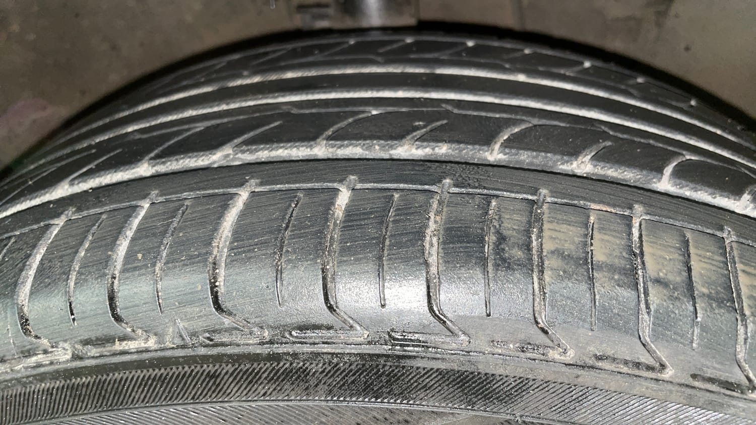 Used 2021 Hyundai Verna SX (O) 1.6 VTVT AT Petrol Automatic tyres RIGHT FRONT TYRE TREAD VIEW