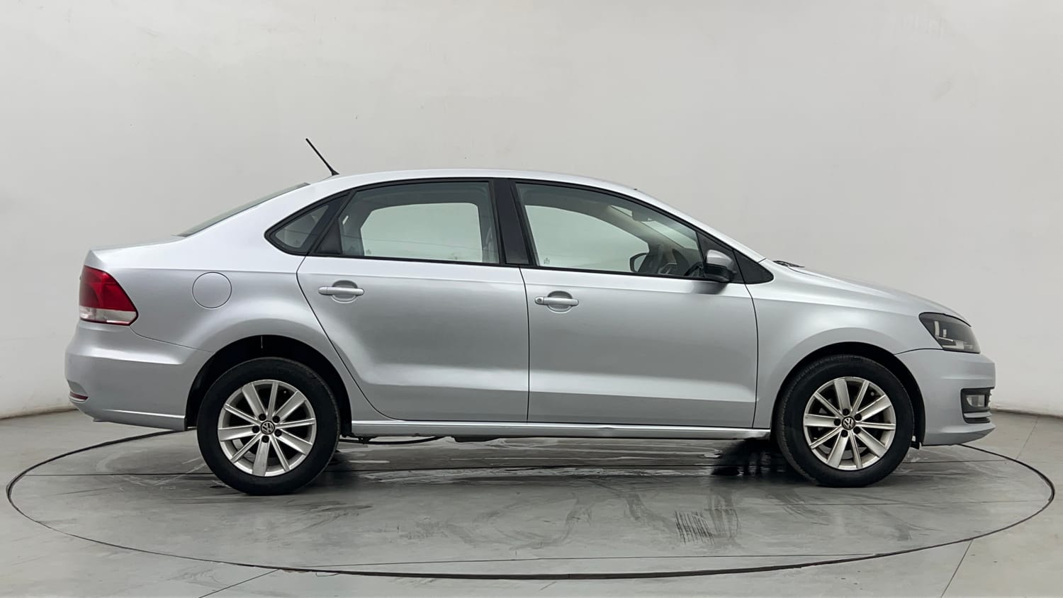 Used 2018 Volkswagen Vento Highline 1.6 (P) Petrol Manual exterior RIGHT SIDE VIEW