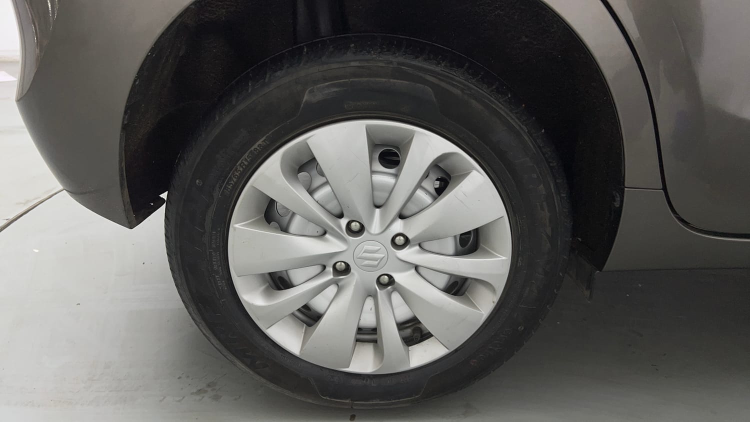 Used 2021 Maruti Suzuki Baleno Sigma Petrol Manual tyres RIGHT REAR TYRE RIM VIEW