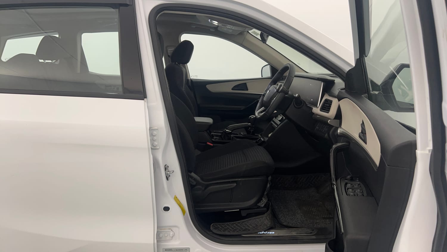 Used 2025 Mahindra XUV700 AX5 Petrol MT 7 STR Petrol Manual interior RIGHT SIDE FRONT DOOR CABIN VIEW