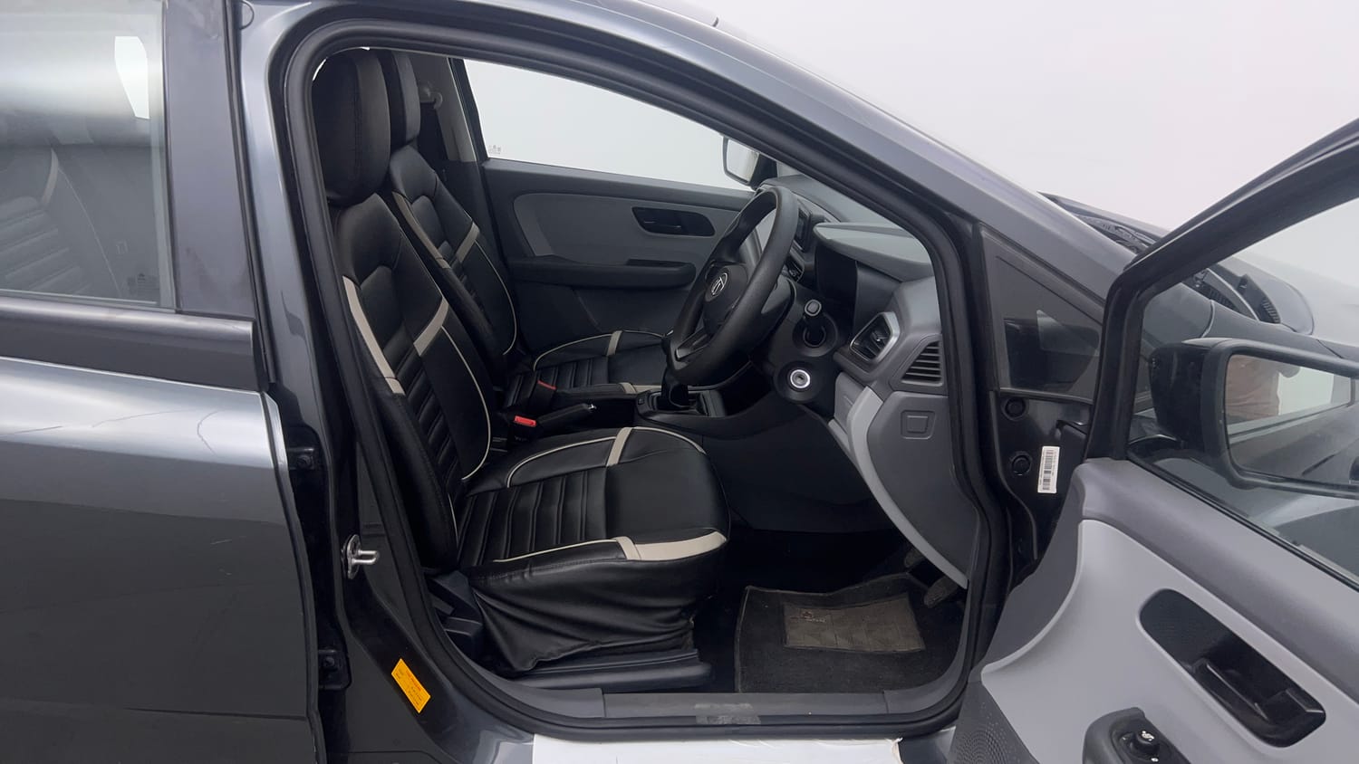 Used 2020 Tata Altroz XM Petrol Petrol Manual interior RIGHT SIDE FRONT DOOR CABIN VIEW
