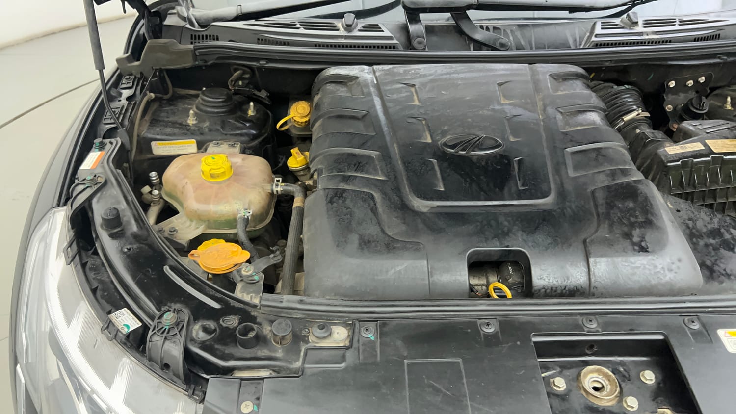 Used 2021 Mahindra XUV500 W9 Diesel Manual engine ENGINE RIGHT SIDE VIEW
