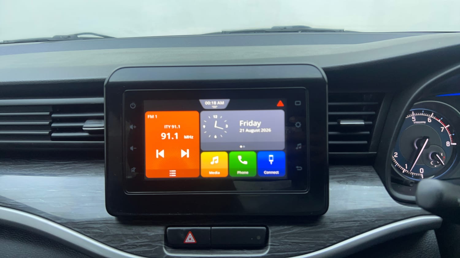 Used 2020 Maruti Suzuki XL6 Alpha MT Petrol Petrol Manual top_features Touch screen infotainment system