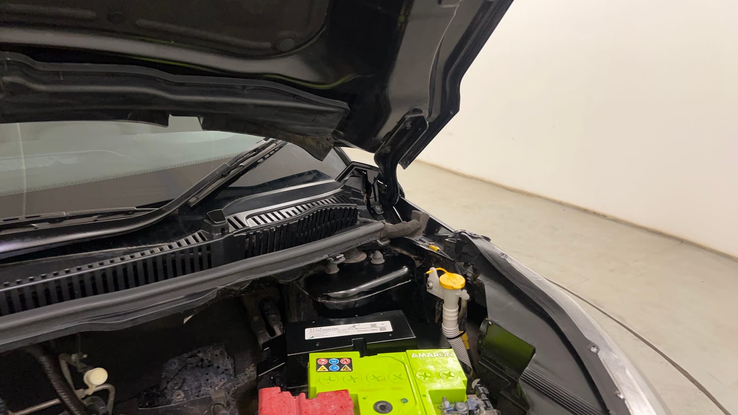 Used 2022 Tata Nexon XZA Plus (HS) Dark Edition Petrol Automatic engine ENGINE LEFT SIDE HINGE & APRON VIEW