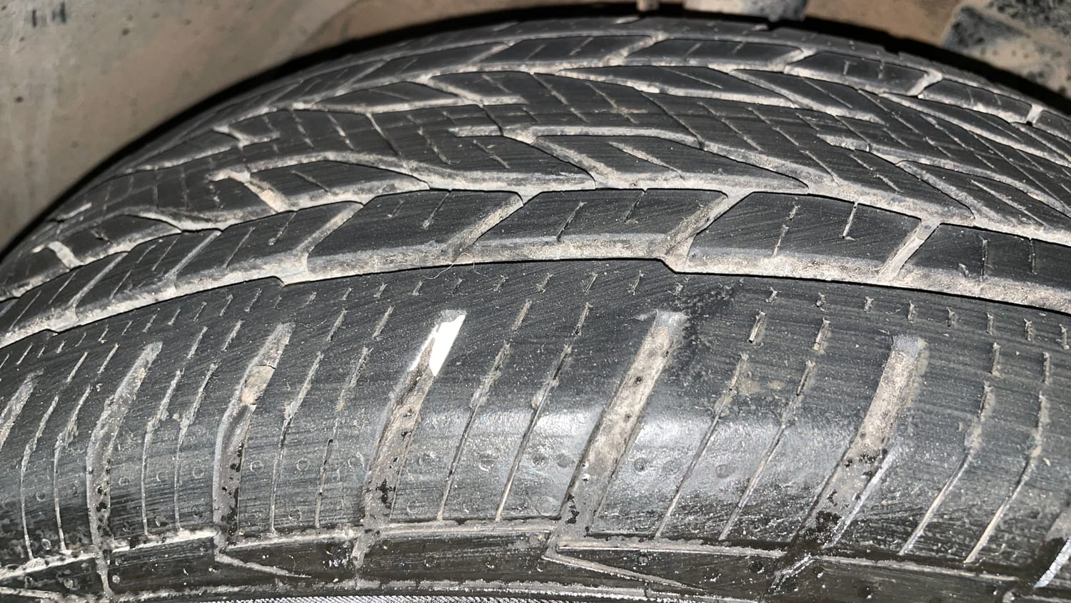 Used 2018 Mahindra XUV500 W9 AT Diesel Automatic tyres RIGHT FRONT TYRE TREAD VIEW