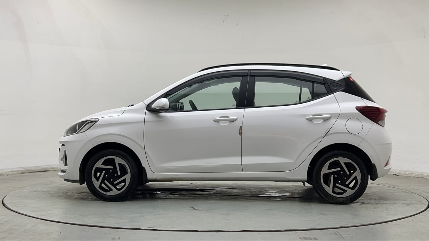 Used 2025 Hyundai Grand i10 Nios Sportz 1.2 Kappa VTVT Petrol Manual exterior LEFT SIDE VIEW