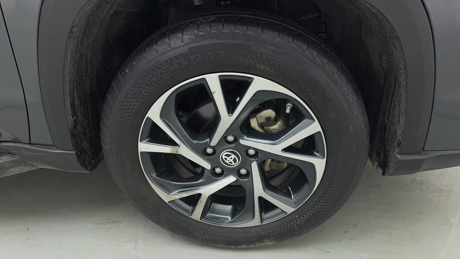 Used 2024 Toyota Urban Cruiser Hyryder V Hybrid Hybrid Automatic tyres RIGHT FRONT TYRE RIM VIEW