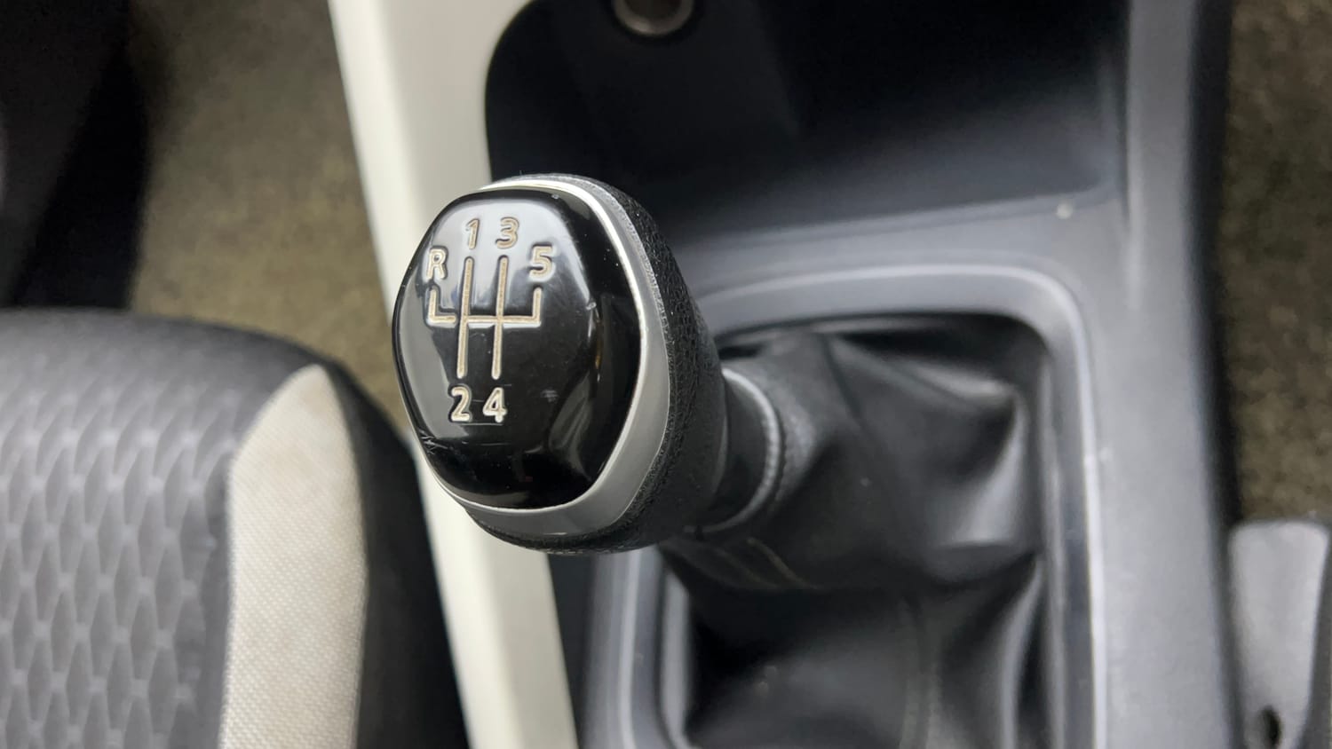 Used 2021 Nissan Magnite XE Petrol Manual interior GEAR  KNOB VIEW