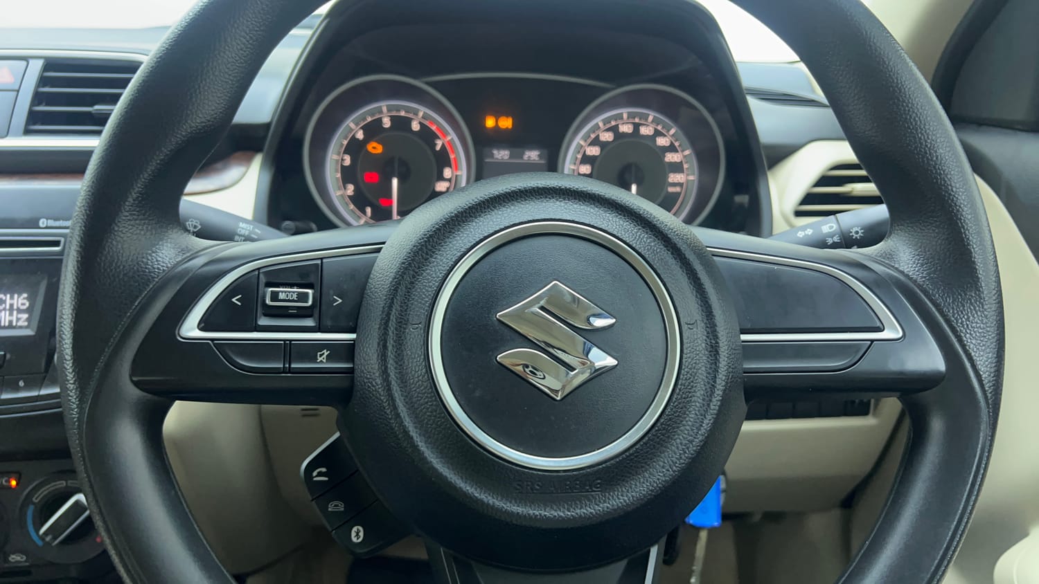 Used 2019 Maruti Suzuki Dzire VXi AMT Petrol Automatic top_features Steering mounted controls