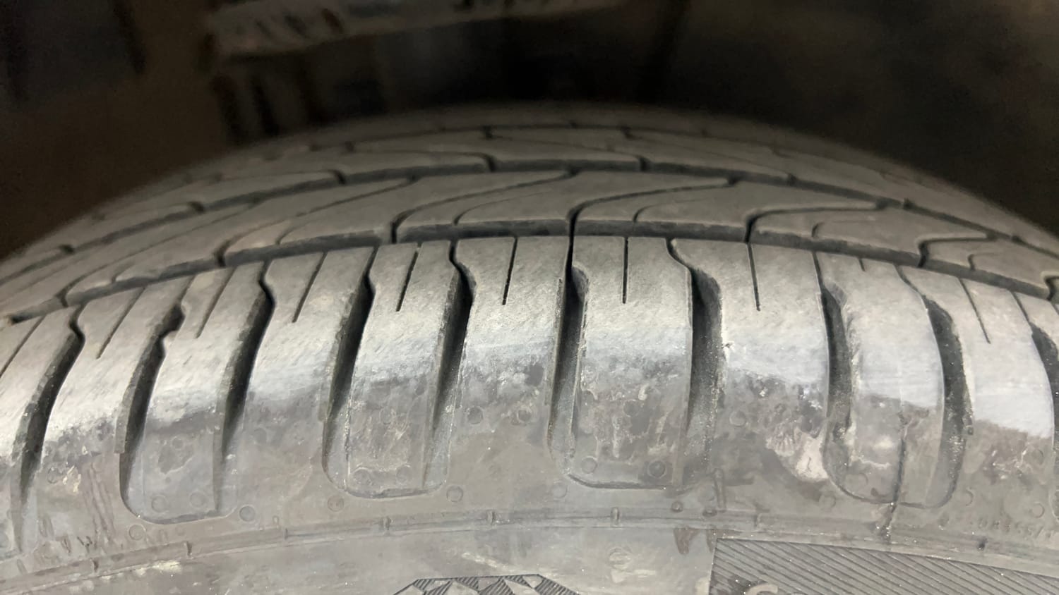 Used 2020 Volkswagen Polo Highline Plus 1.0L TSI Petrol Manual tyres RIGHT FRONT TYRE TREAD VIEW