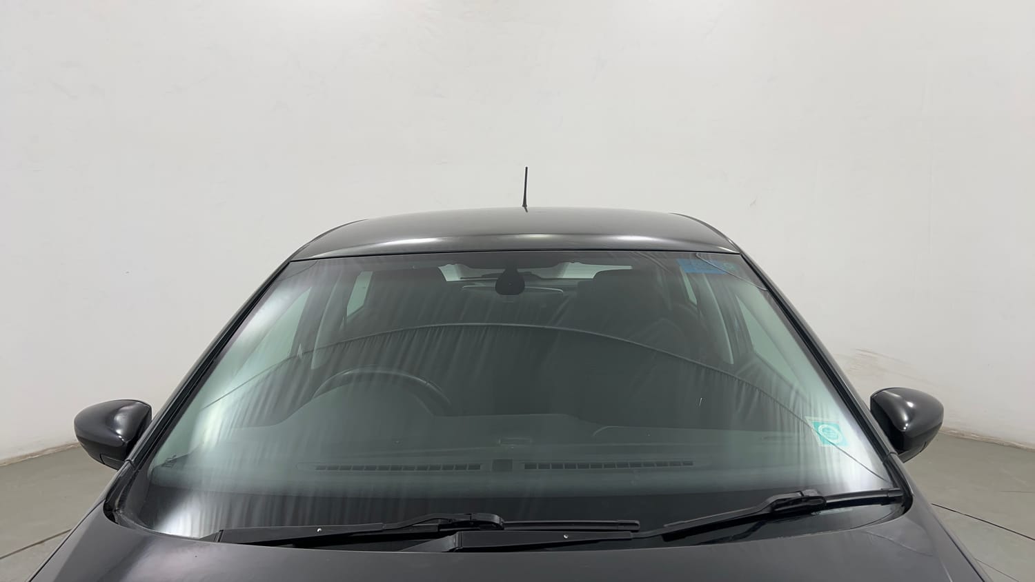 Used 2020 Volkswagen Polo Highline Plus 1.0L TSI Petrol Manual exterior FRONT WINDSHIELD VIEW