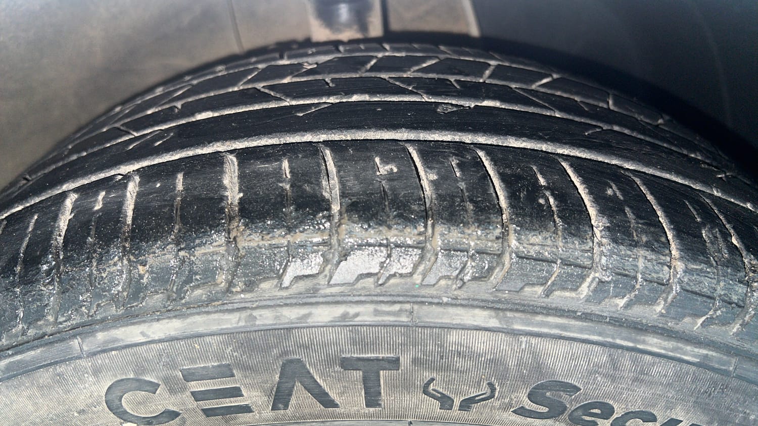 Used 2024 Hyundai i20 Sportz 1.2 MT Petrol Manual tyres RIGHT FRONT TYRE TREAD VIEW