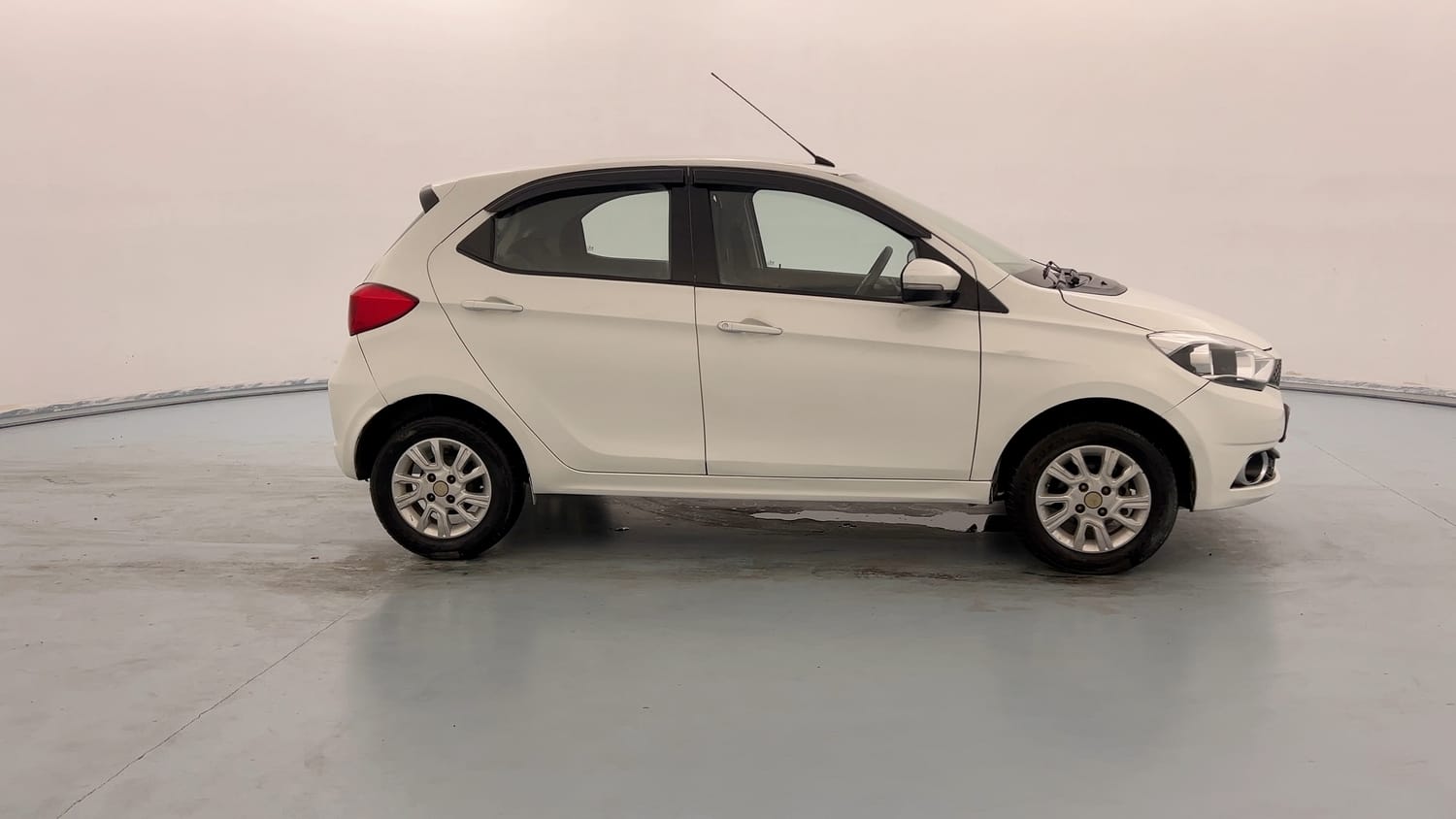 Used 2018 Tata Tiago Revotron XZ Plus Petrol Manual exterior RIGHT SIDE VIEW