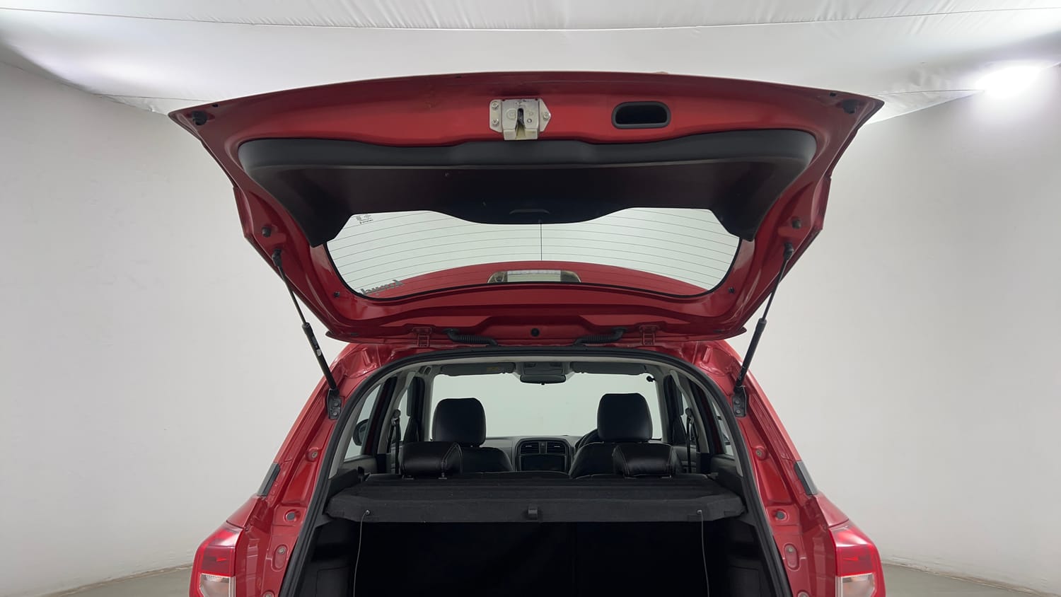 Used 2018 Maruti Suzuki Vitara Brezza [2016-2020] ZDi Diesel Manual interior DICKY DOOR OPEN VIEW