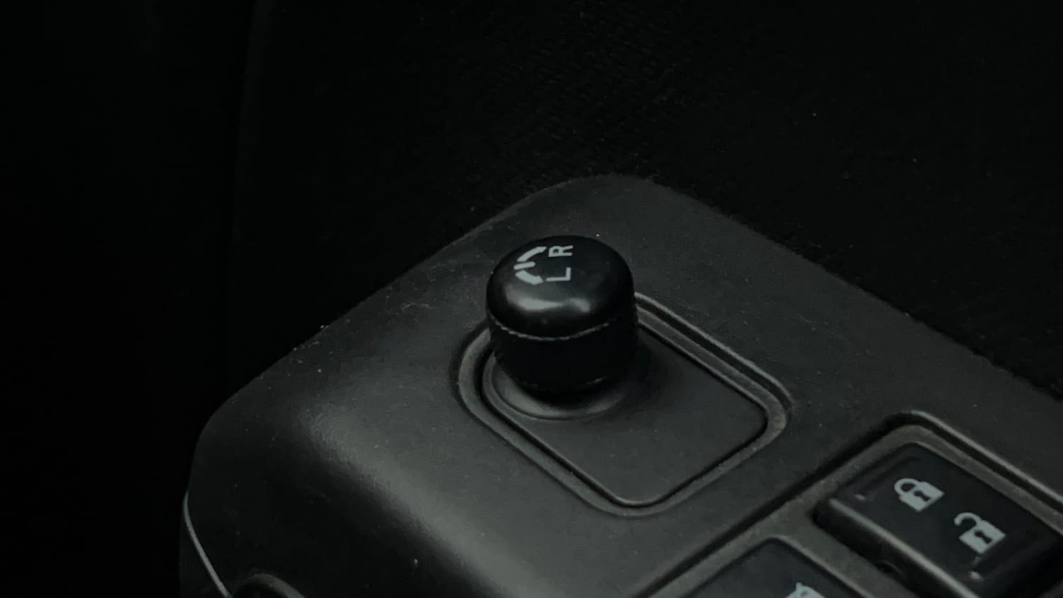 Used 2019 Maruti Suzuki Wagon R VXi 1.0 Petrol Manual top_features Adjustable ORVM