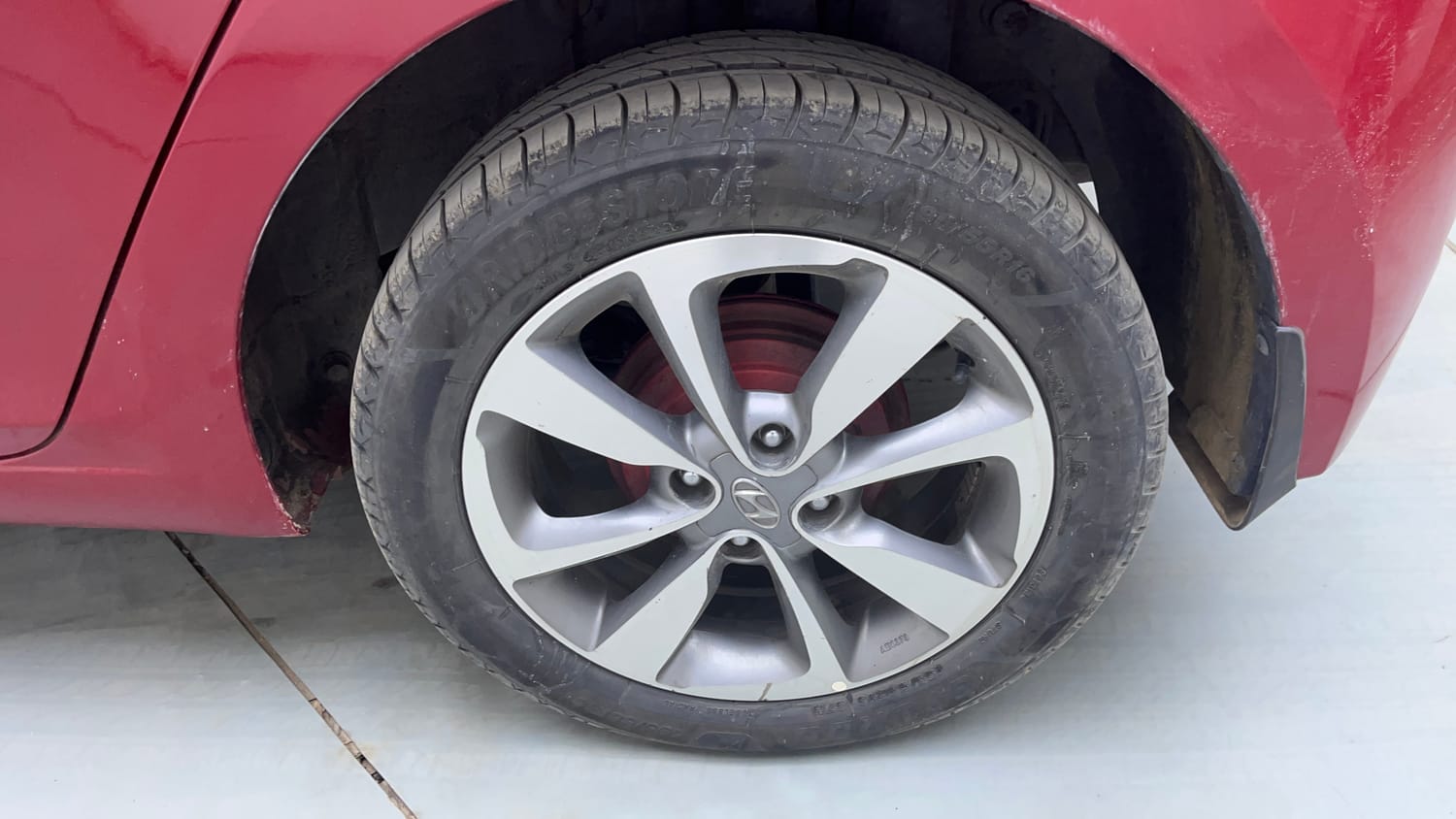 Used 2017 Hyundai Elite i20 Asta 1.2 Dual Tone Petrol Manual tyres LEFT REAR TYRE RIM VIEW