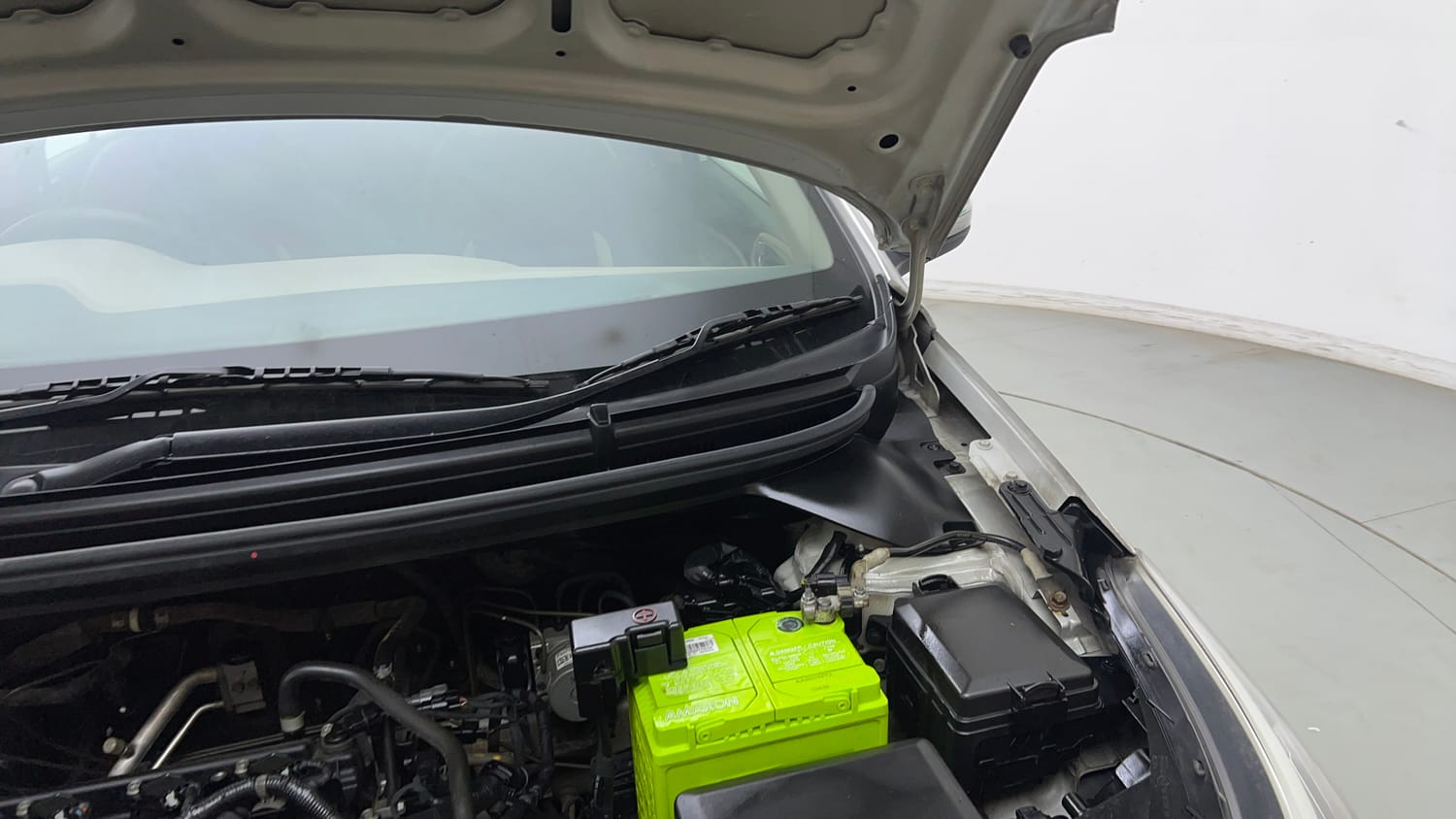 Used 2018 Hyundai Elite i20 Sportz 1.2 Petrol Manual engine ENGINE LEFT SIDE HINGE & APRON VIEW