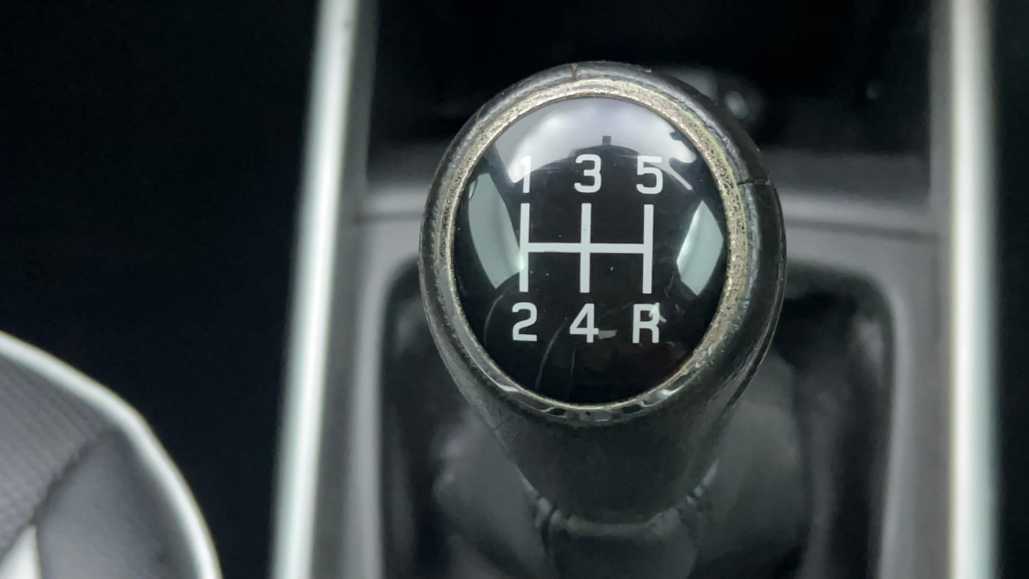 Used 2018 Maruti Suzuki Baleno Alpha 1.2 Petrol Manual interior GEAR  KNOB VIEW