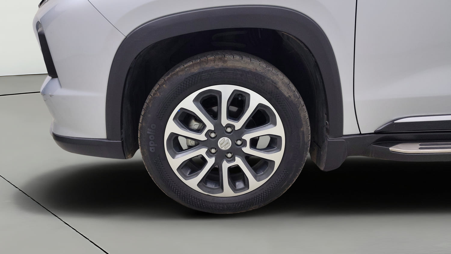 Used 2025 Maruti Suzuki Grand Vitara Alpha Smart Hybrid Petrol Manual tyres LEFT FRONT TYRE RIM VIEW