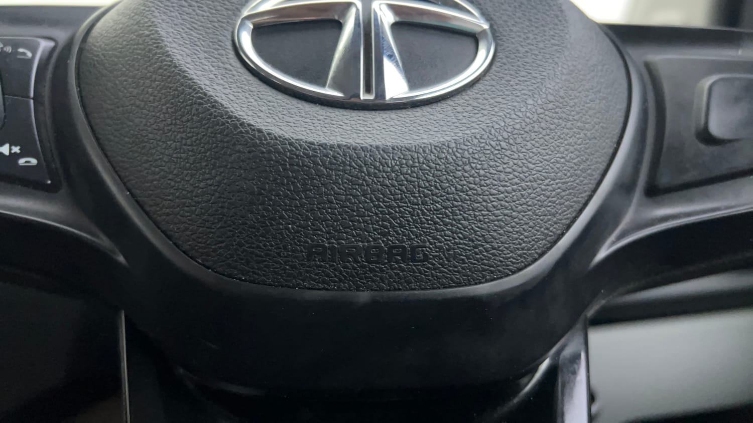 Used 2020 Tata Tiago Revotron XZ Plus Petrol Manual top_features Airbags