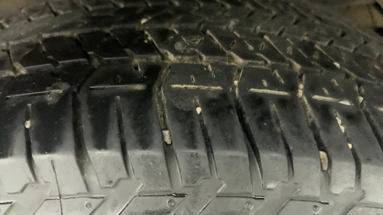 Used 2021 Mahindra XUV500 W9 Diesel Manual tyres LEFT REAR TYRE TREAD VIEW