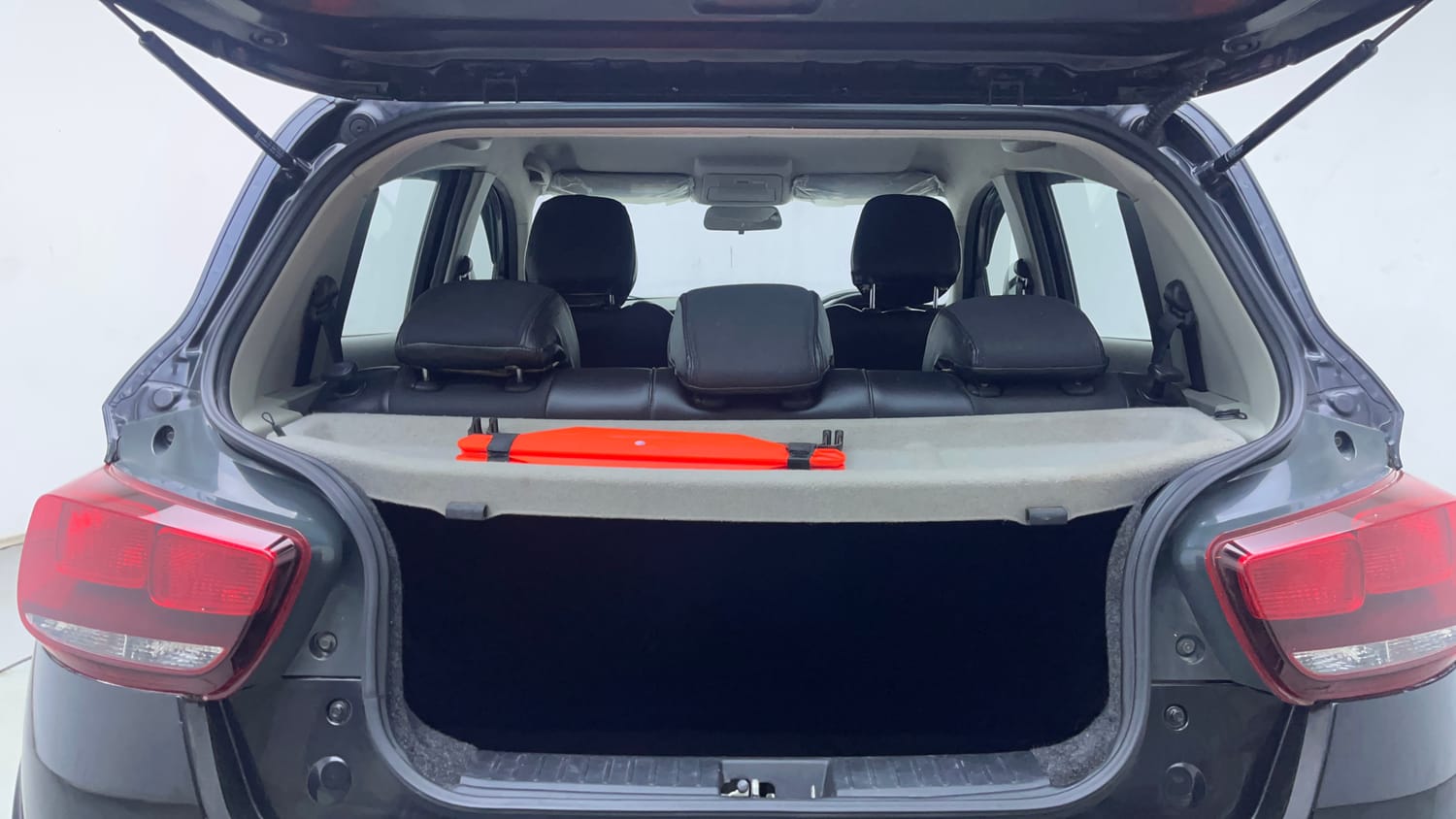 Used 2017 Mahindra KUV100 K6+ 5 STR Petrol Manual interior DICKY INSIDE VIEW