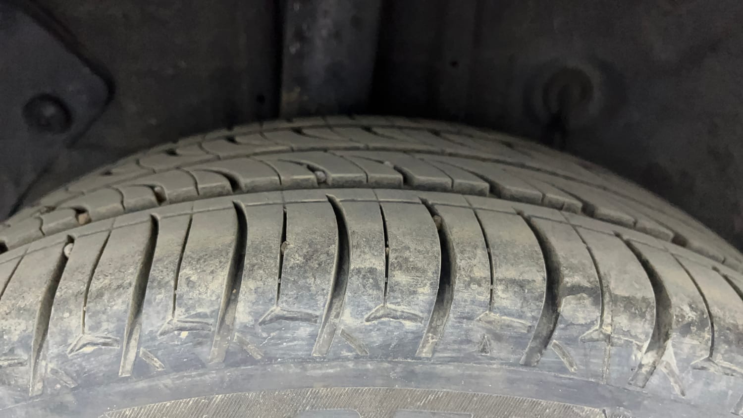 Used 2017 Hyundai Elite i20 Asta 1.2 Dual Tone Petrol Manual tyres RIGHT REAR TYRE TREAD VIEW