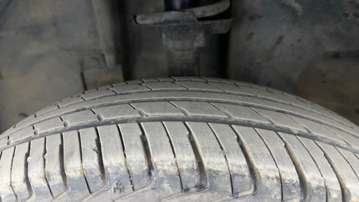 Used 2017 Renault Kwid 1.0 RXT Petrol Manual tyres LEFT FRONT TYRE TREAD VIEW
