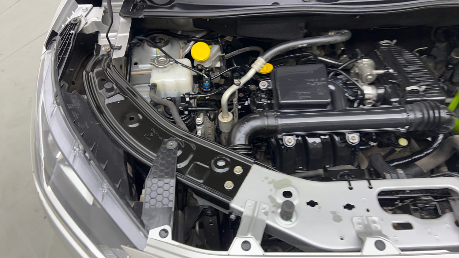 Used 2021 Nissan Magnite XE Petrol Manual engine ENGINE RIGHT SIDE VIEW