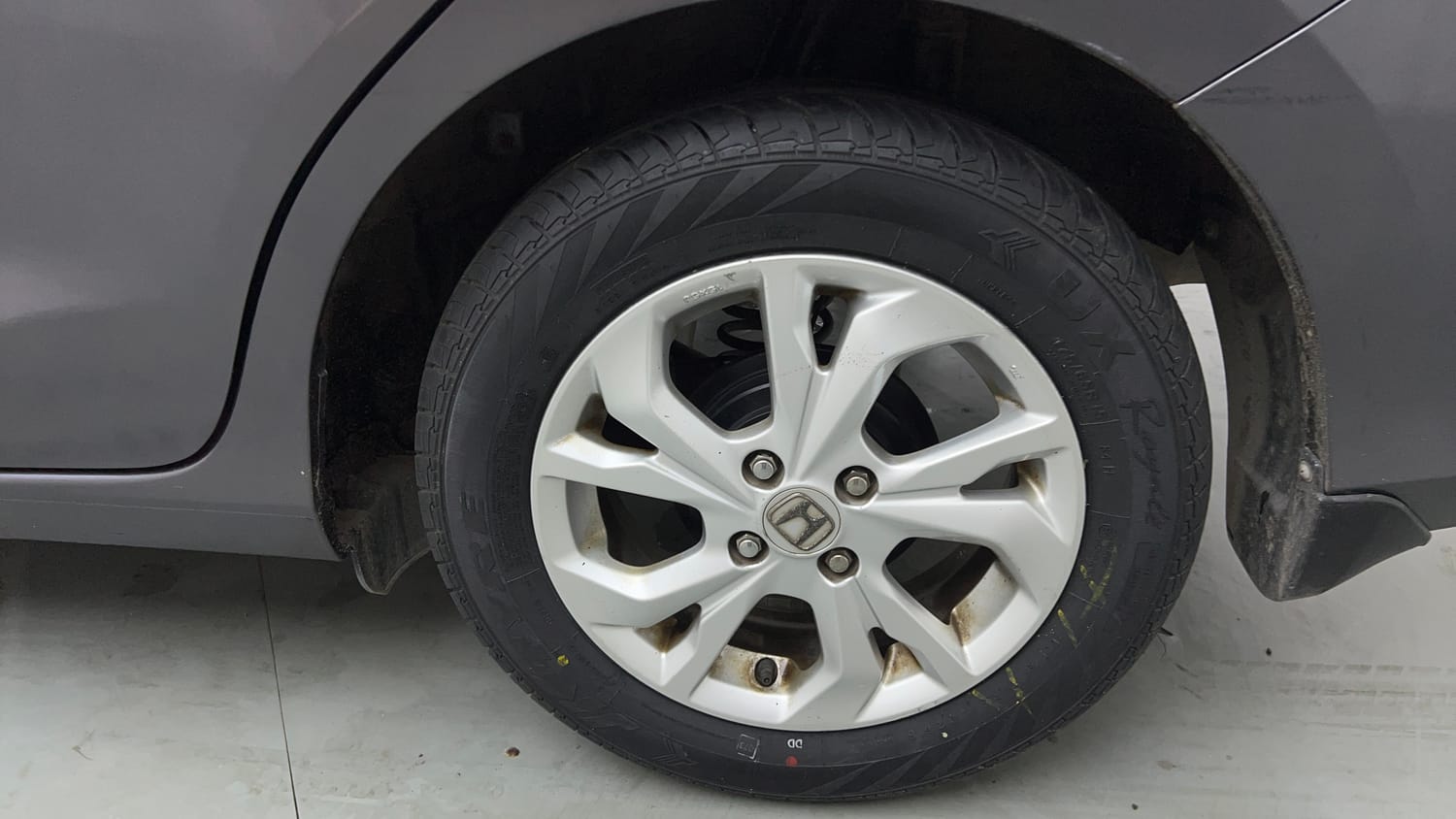 Used 2019 Honda Amaze 1.2 V CVT Petrol Petrol Automatic tyres LEFT REAR TYRE RIM VIEW