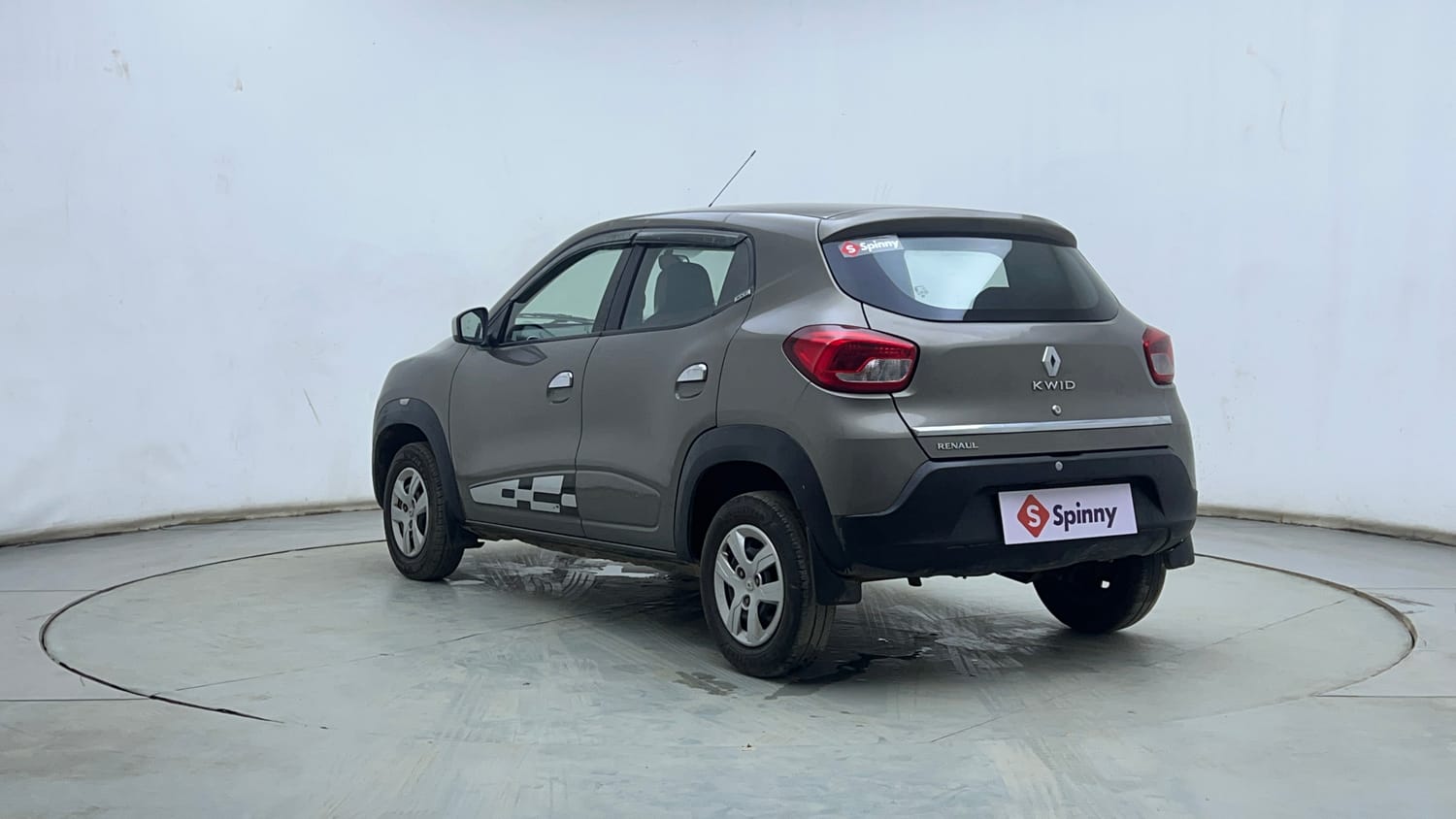 Used 2017 Renault Kwid 1.0 RXT Petrol Manual exterior LEFT REAR CORNER VIEW