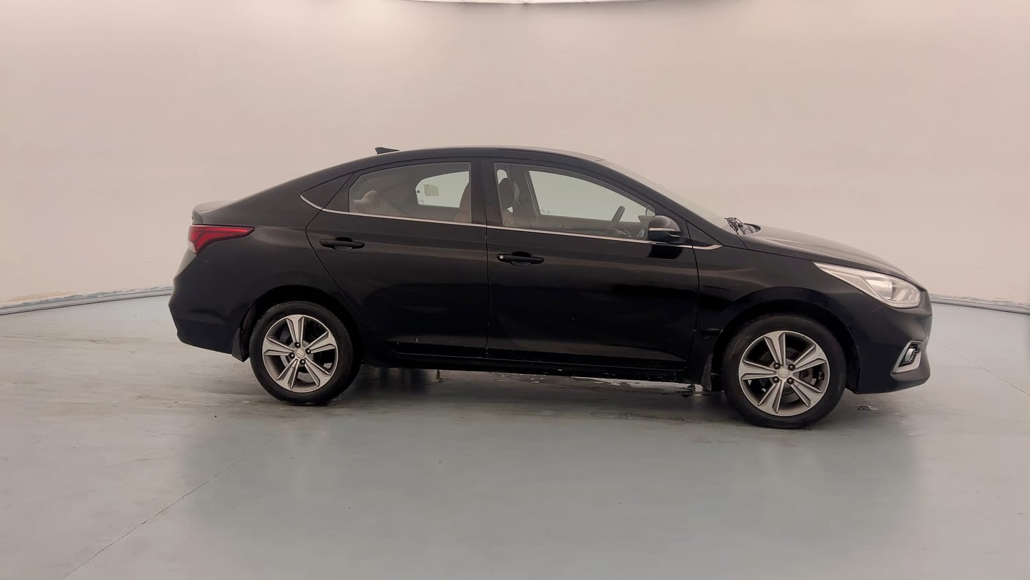 Used 2018 Hyundai Verna SX 1.6 VTVT Petrol Manual exterior RIGHT SIDE VIEW