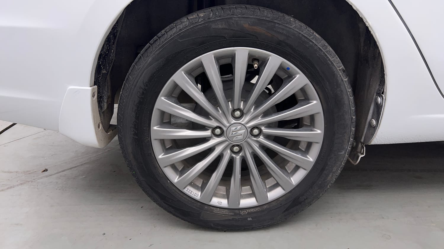 Used 2015 Maruti Suzuki Ciaz ZDi+ SHVS Diesel Manual tyres RIGHT REAR TYRE RIM VIEW