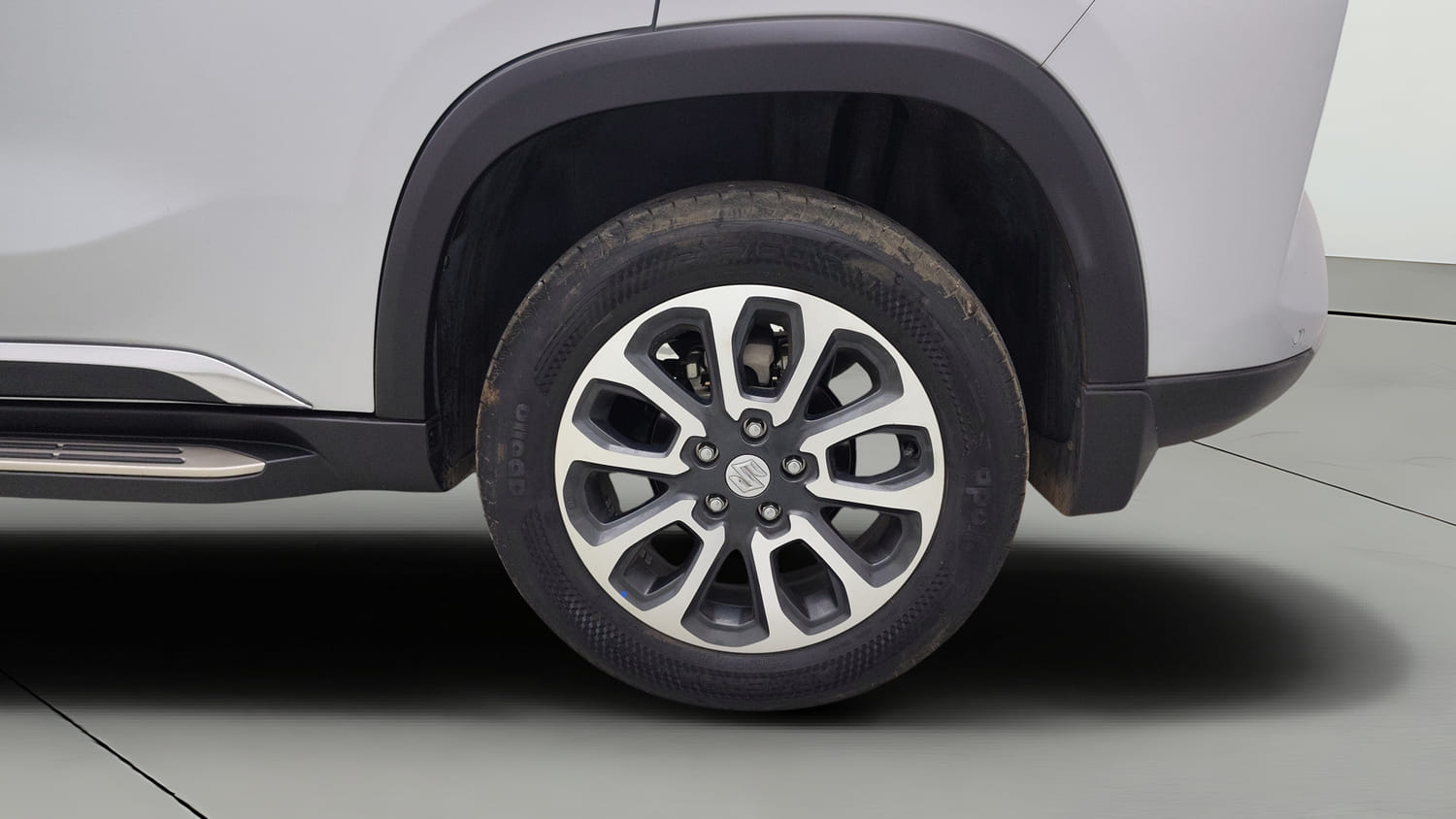 Used 2025 Maruti Suzuki Grand Vitara Alpha Smart Hybrid Petrol Manual tyres LEFT REAR TYRE RIM VIEW
