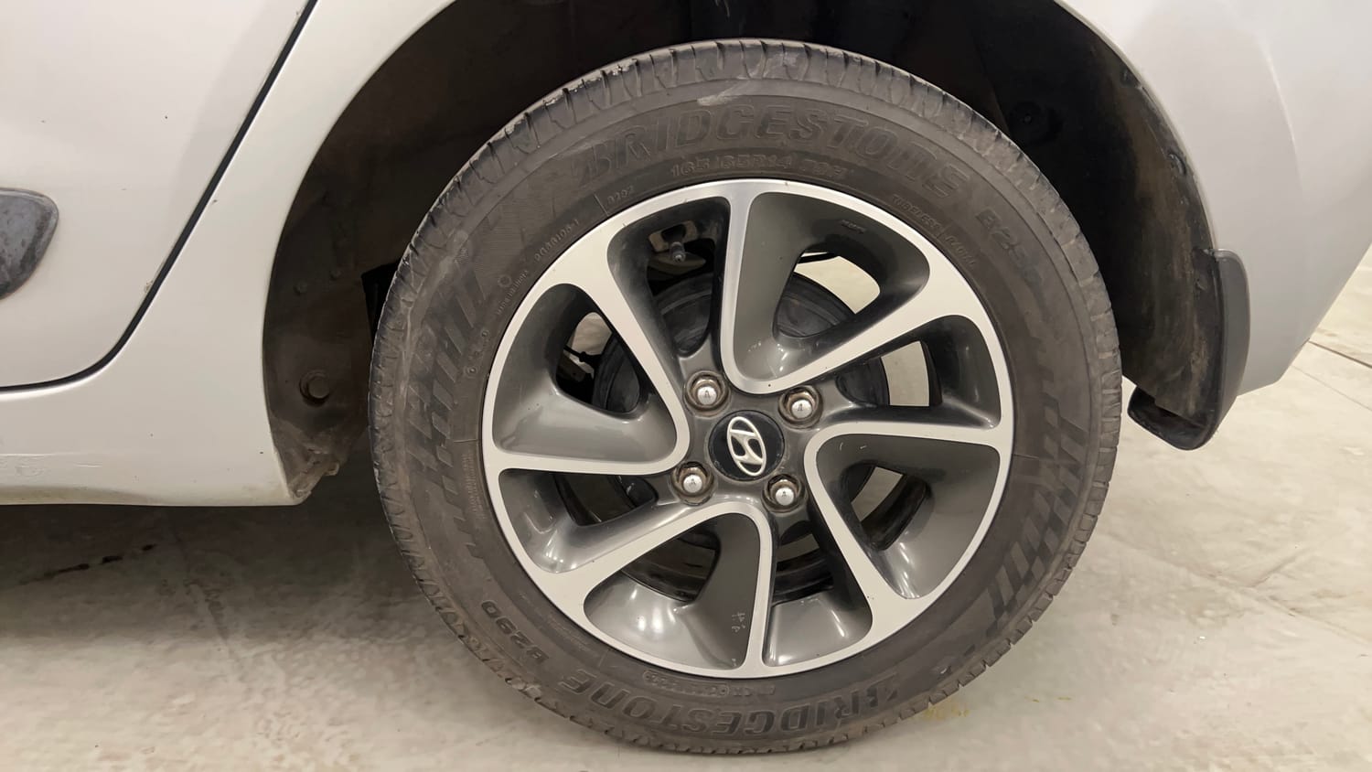 Used 2019 Hyundai Grand i10 Sportz AT 1.2 Kappa VTVT Petrol Automatic tyres LEFT REAR TYRE RIM VIEW