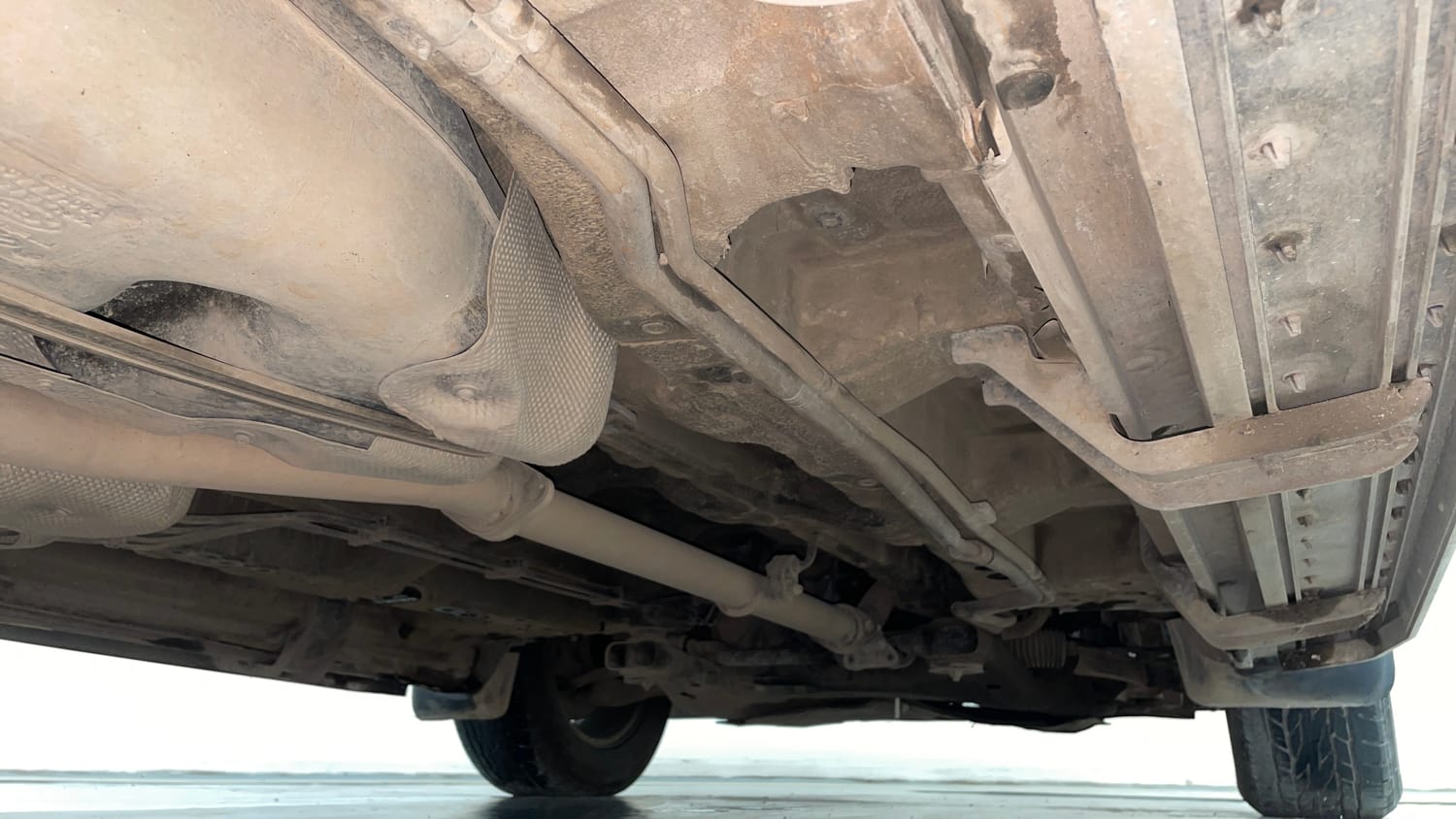 Used 2018 Mahindra XUV500 W9 AT Diesel Automatic extra REAR RIGHT UNDERBODY VIEW
