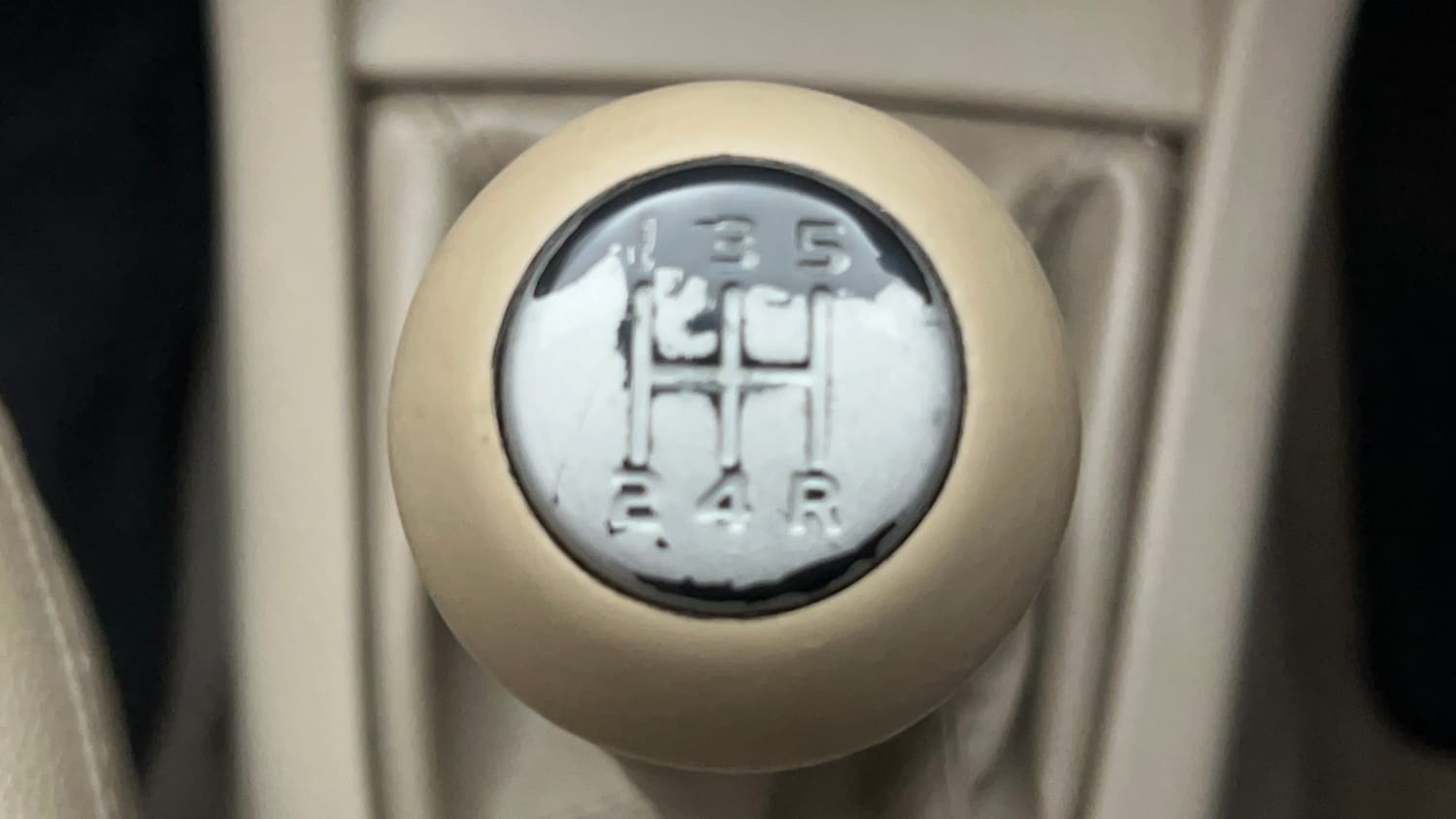 Used 2014 Maruti Suzuki Ertiga ZXi Petrol Manual interior GEAR  KNOB VIEW