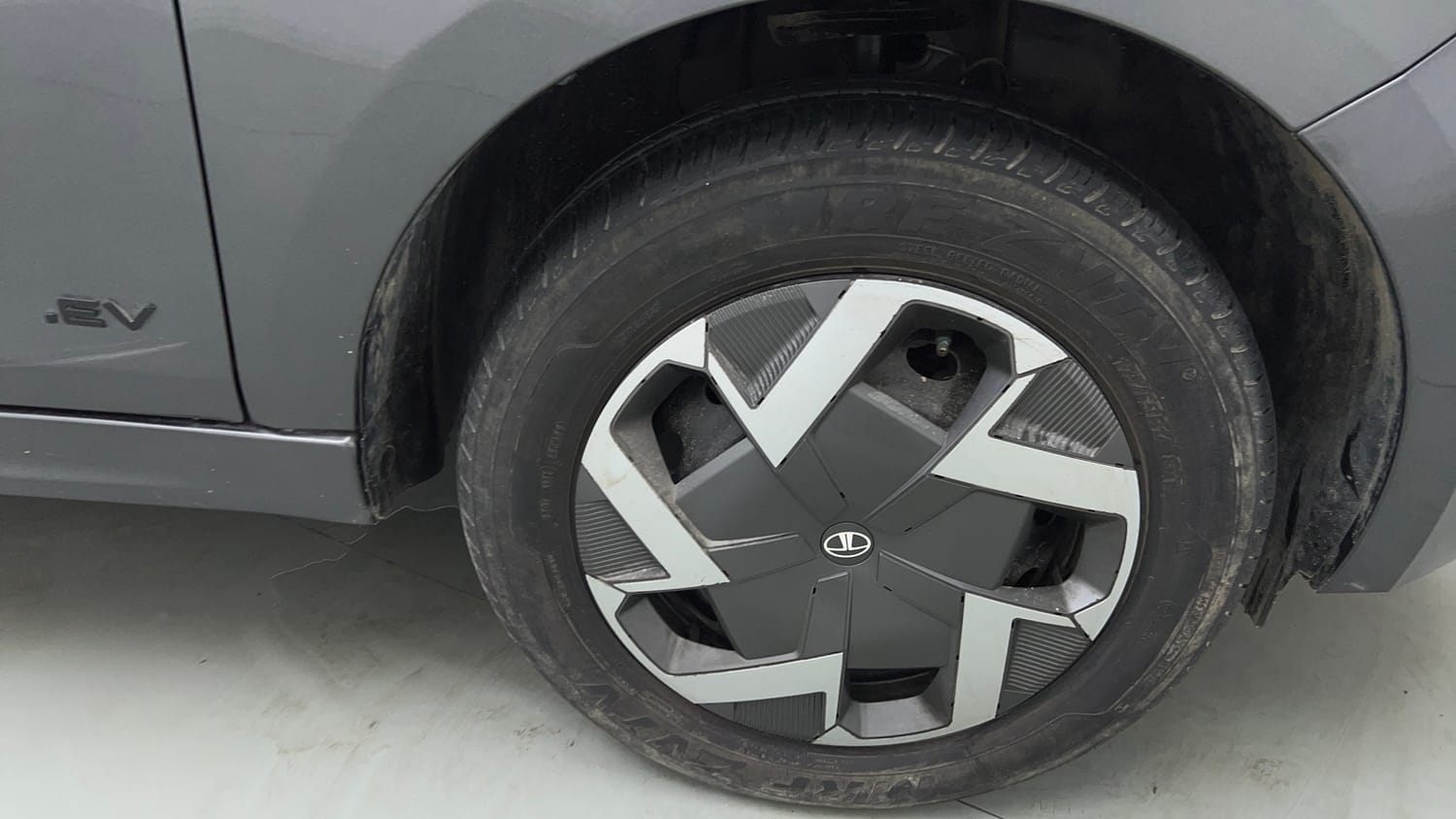 Used 2026 Tata Tiago EV XT Medium Range Electric Automatic tyres RIGHT FRONT TYRE RIM VIEW