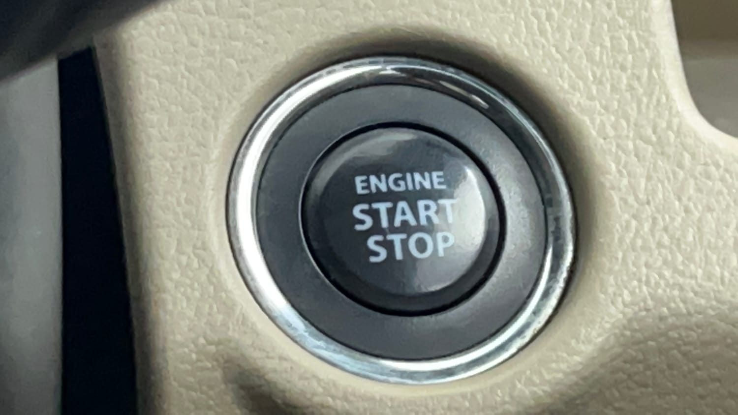 Used 2015 Maruti Suzuki Ciaz ZDi+ SHVS Diesel Manual top_features Keyless start