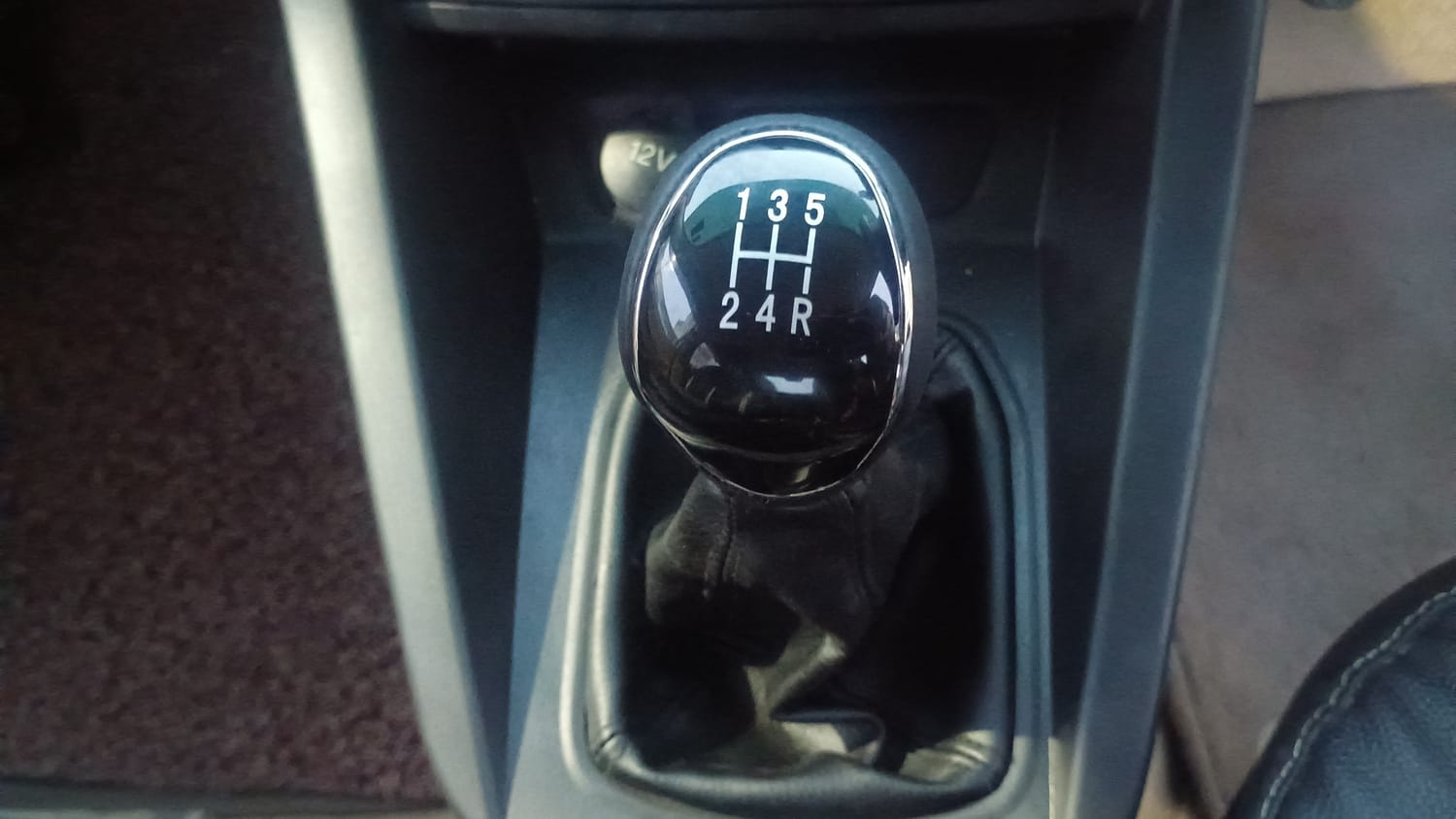Used 2016 Ford Figo Aspire Trend 1.5 TDCi Diesel Manual interior GEAR  KNOB VIEW