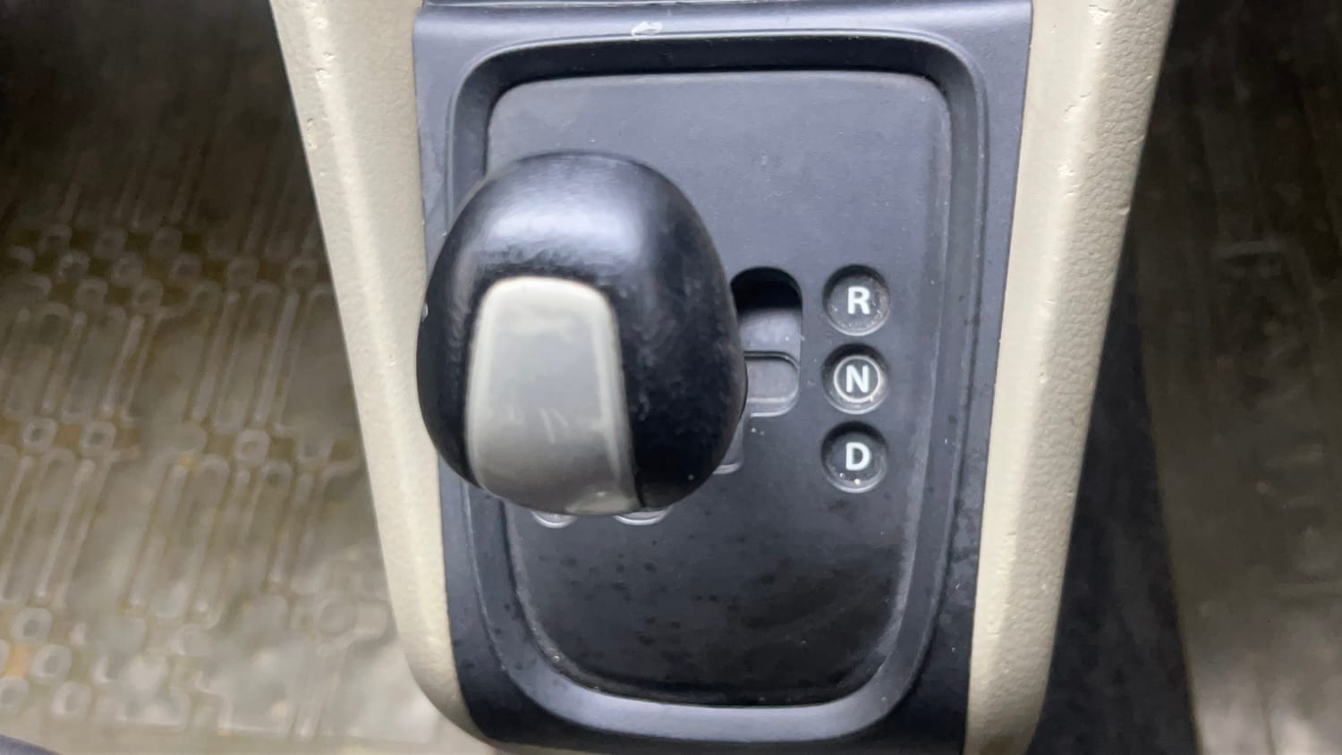 Used 2014 Maruti Suzuki Celerio VXi AMT Petrol Automatic interior GEAR  KNOB VIEW