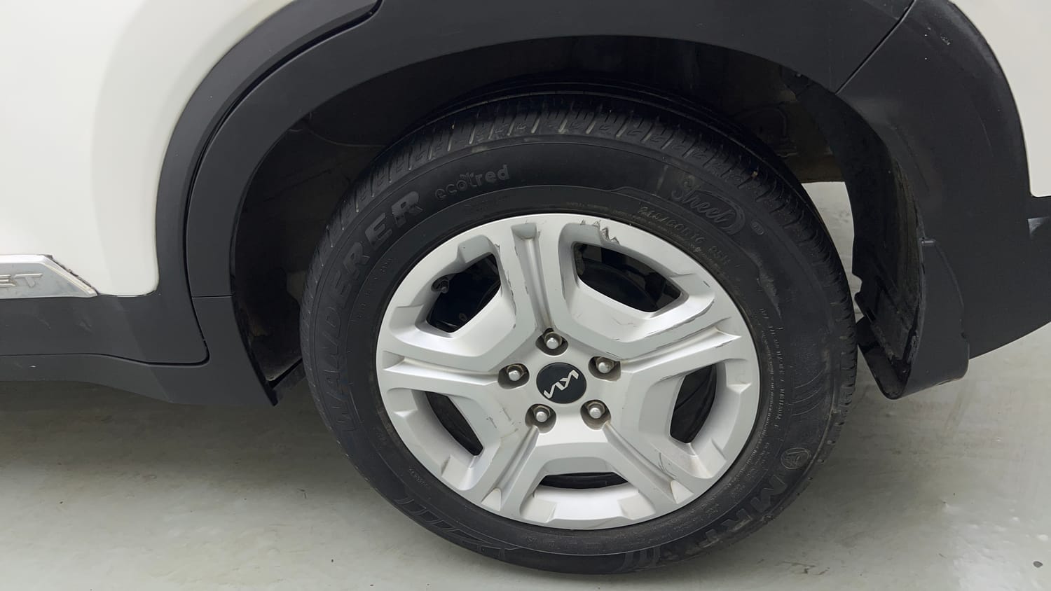 Used 2022 Kia Sonet HTK Plus 1.2 Petrol Manual tyres LEFT REAR TYRE RIM VIEW