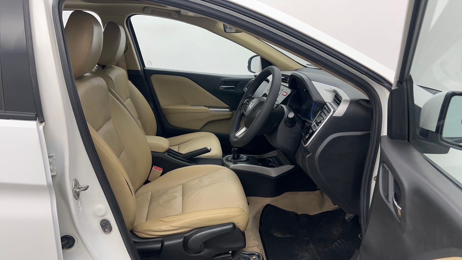 Used 2016 Honda City VX (O) MT BL Petrol Manual interior RIGHT SIDE FRONT DOOR CABIN VIEW
