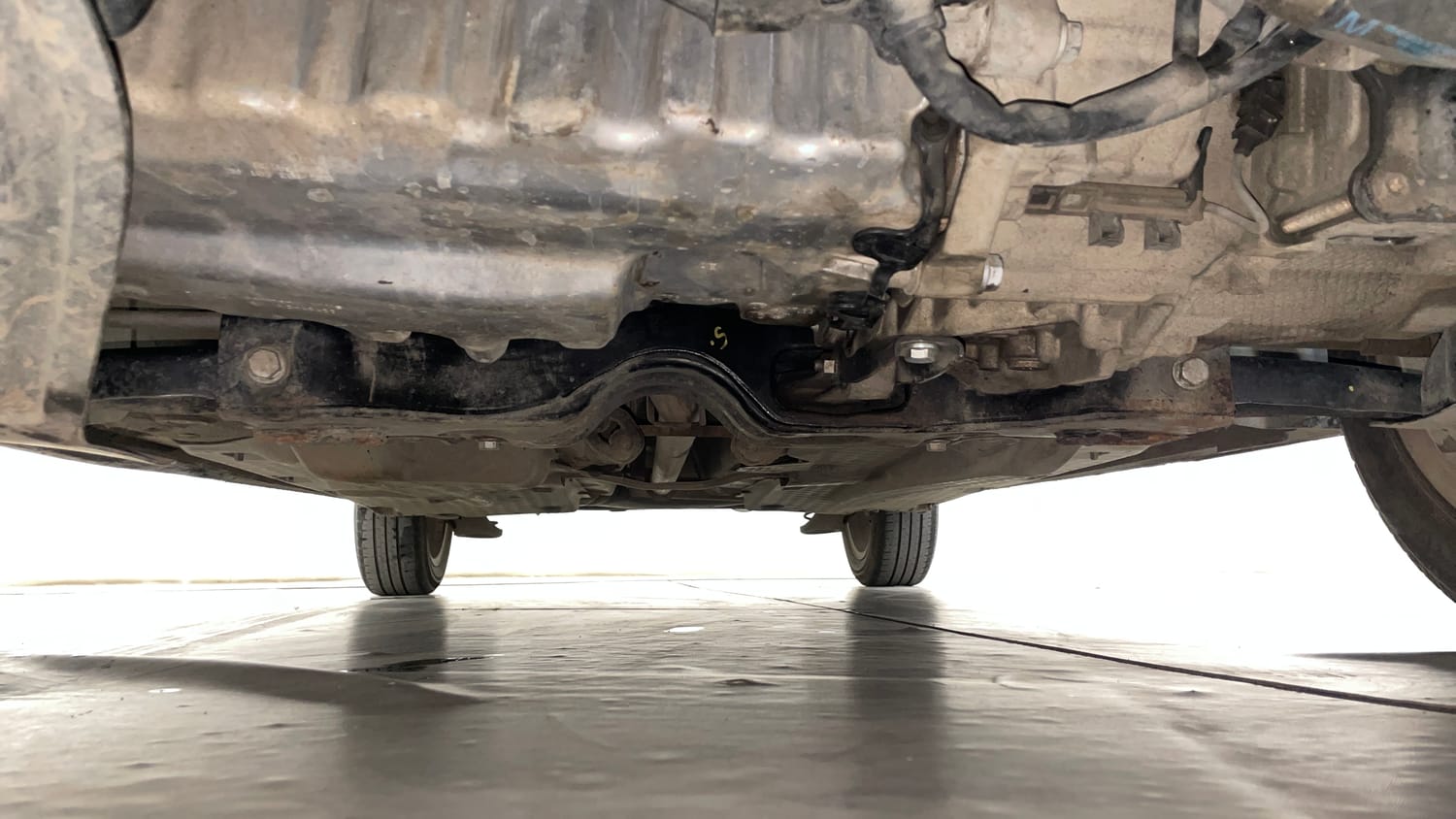 Used 2016 Volkswagen Ameo Highline 1.5L AT Diesel Automatic extra FRONT LEFT UNDERBODY VIEW