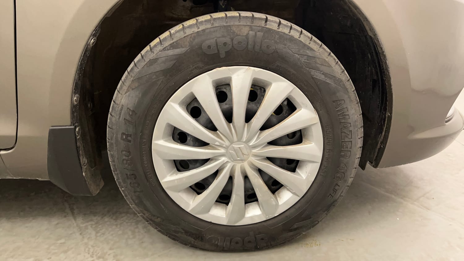 Used 2015 Maruti Suzuki Swift Dzire VXI Petrol Manual tyres RIGHT FRONT TYRE RIM VIEW