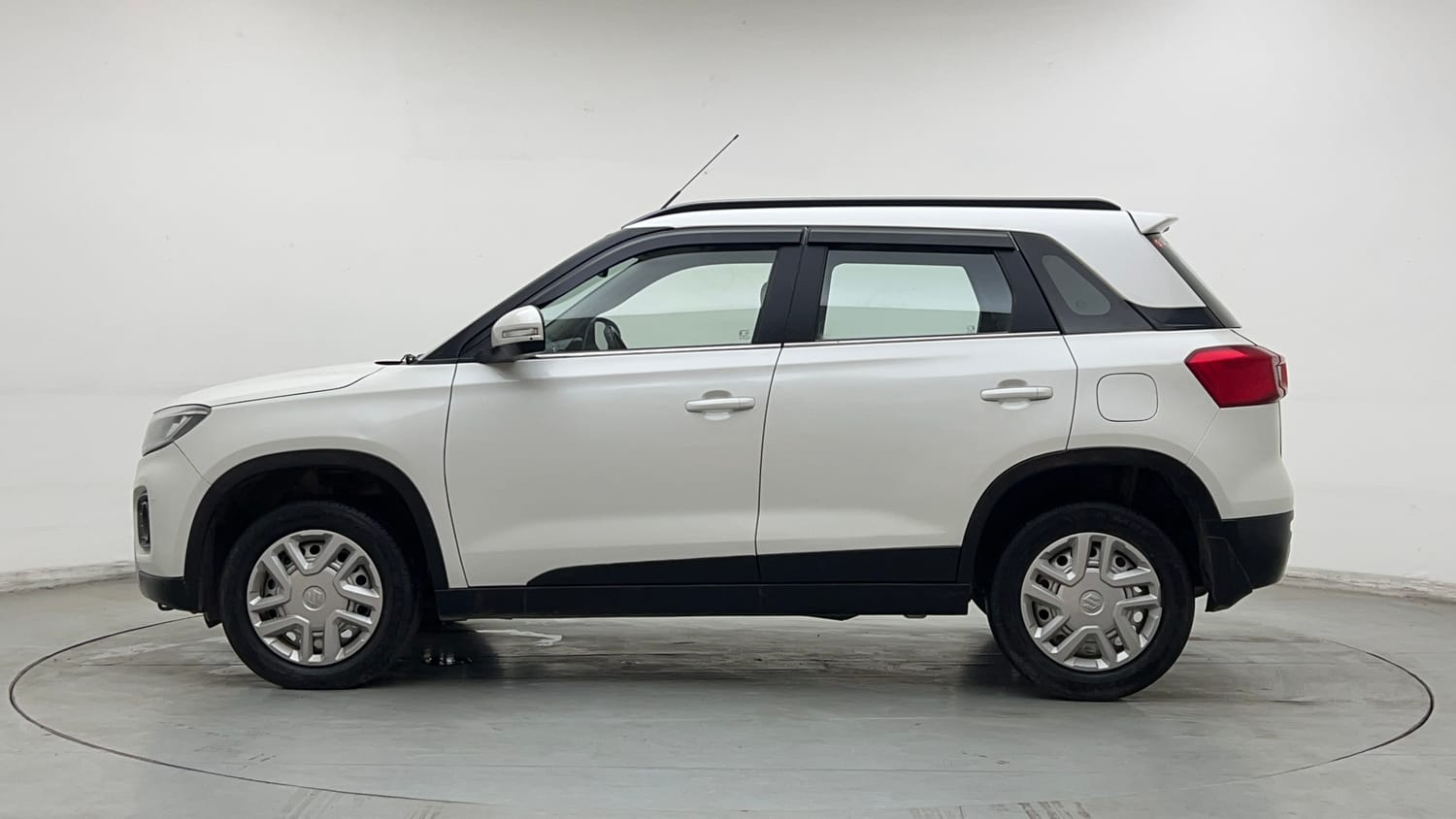 Used 2021 maruti-suzuki Vitara Brezza LXi Petrol Manual exterior LEFT SIDE VIEW