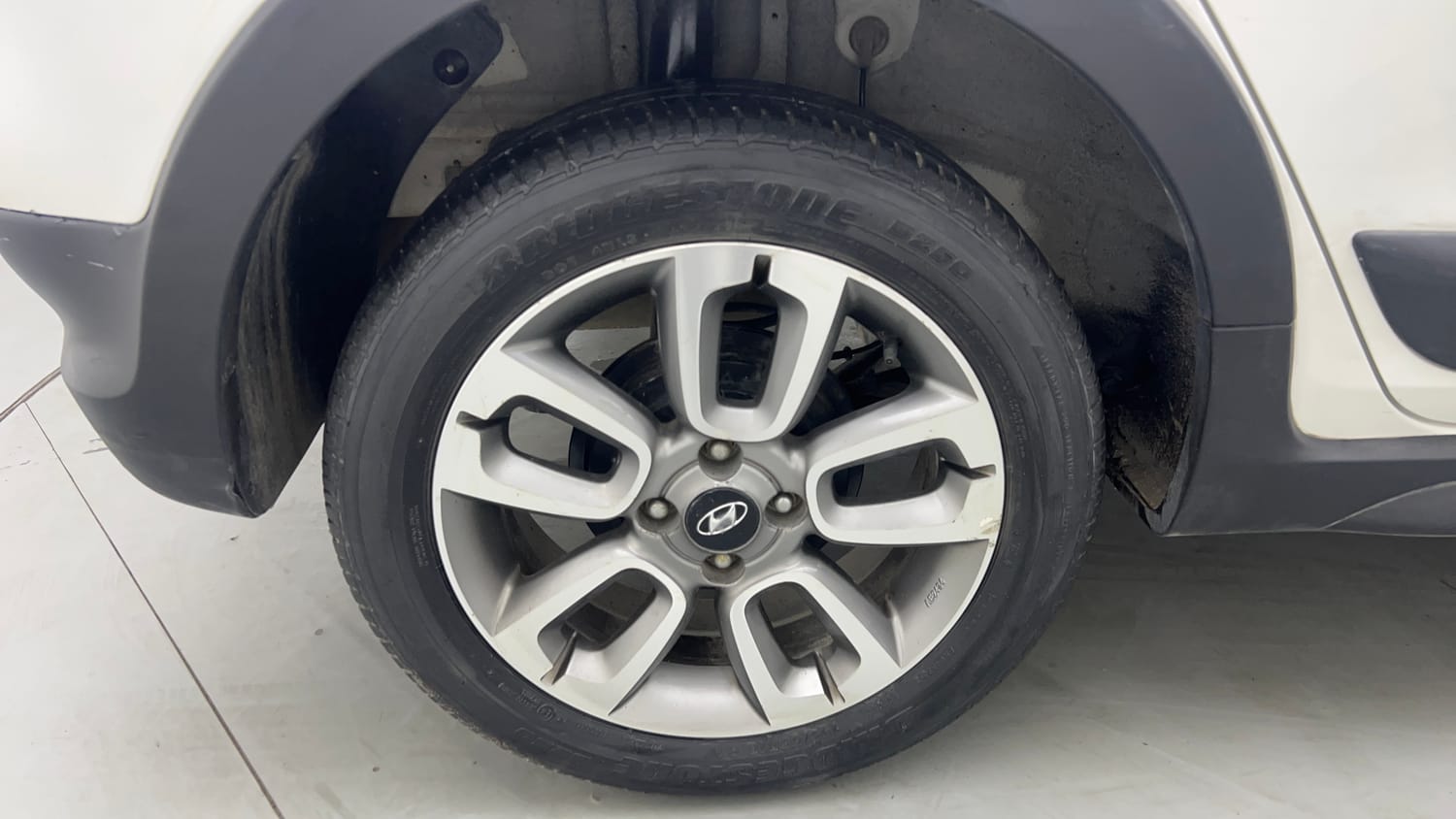 Used 2016 Hyundai i20 Active 1.2 SX Petrol Manual tyres RIGHT REAR TYRE RIM VIEW