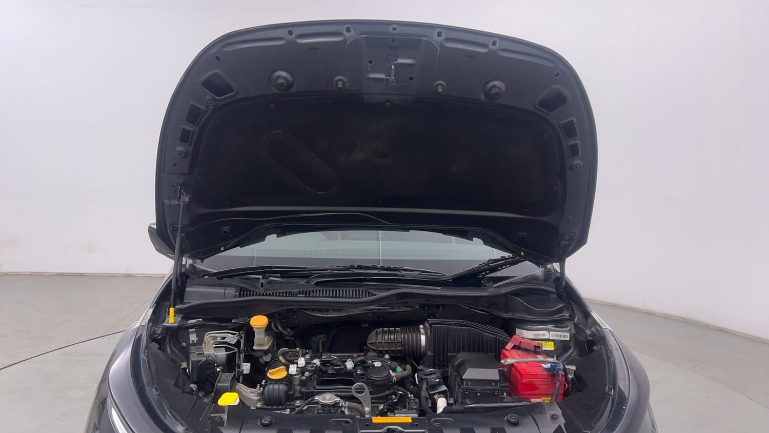 Used 2020 Tata Altroz XM Petrol Petrol Manual engine ENGINE & BONNET OPEN FRONT VIEW